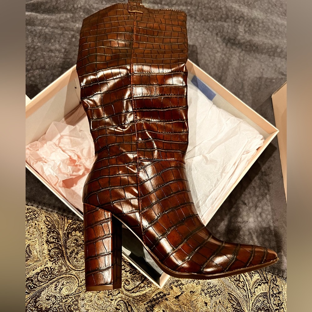 Brand New brown boots. US Size 7.5